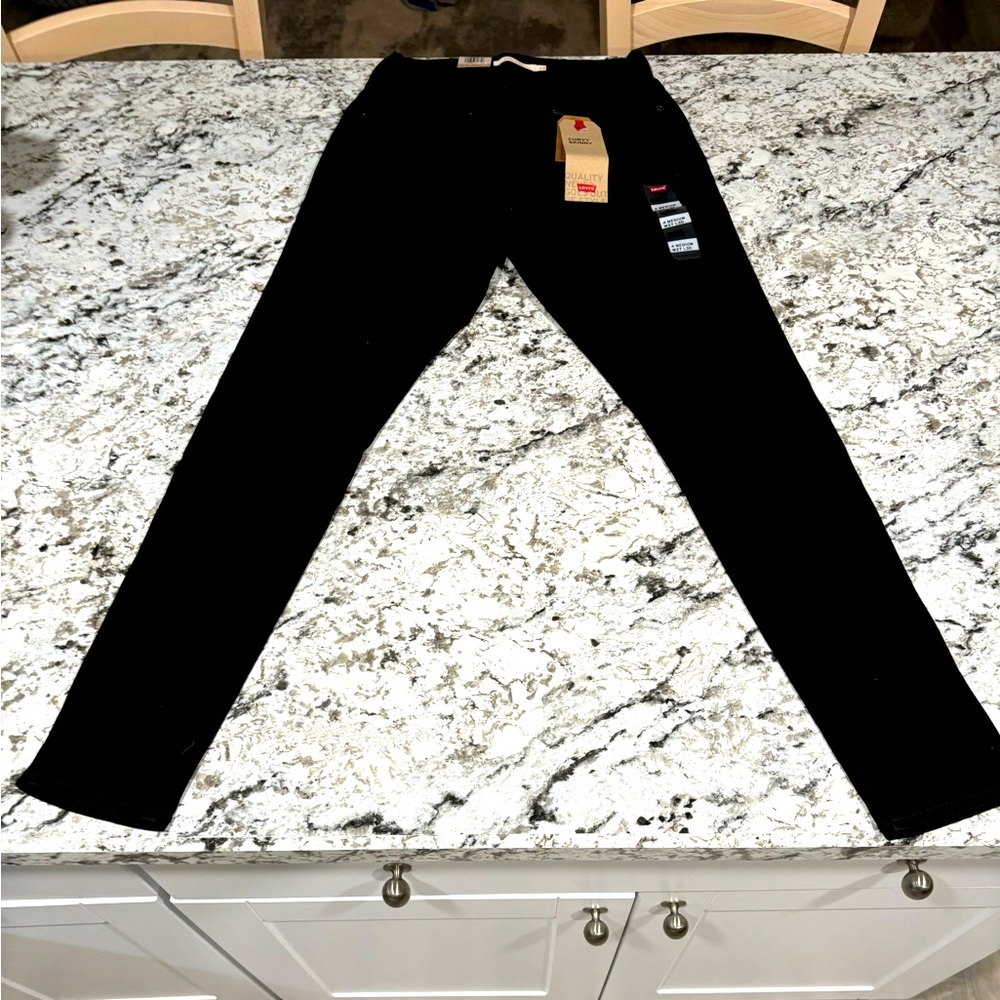 Women’s Levi’s jeans